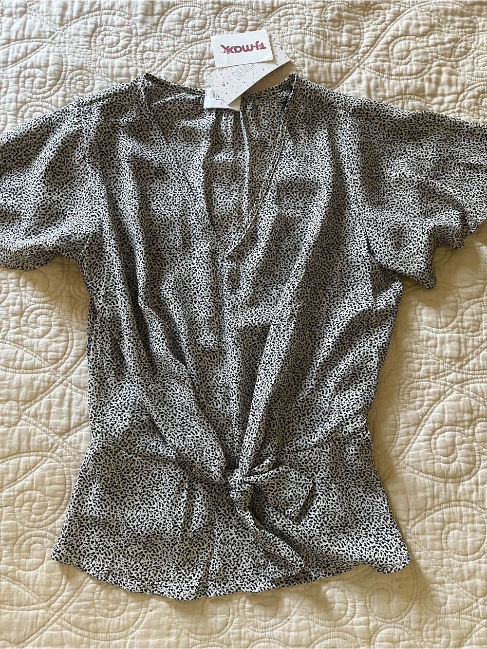 Sienna Sky leopard print Twist-Front V-Neck Top